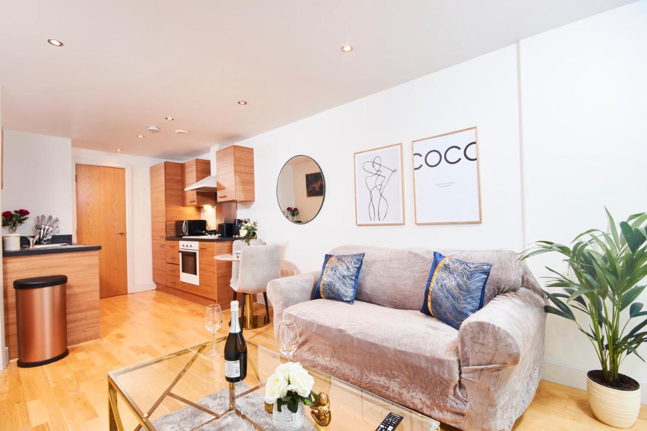 Апартаменты Deluxe City Centre Apt Balcony View& Free Parking! Лидс Экстерьер фото