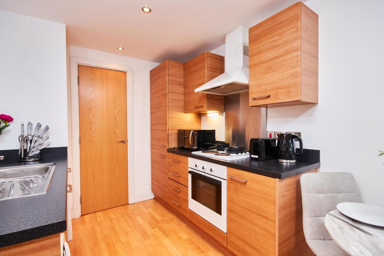 Апартаменты Deluxe City Centre Apt Balcony View& Free Parking! Лидс Экстерьер фото